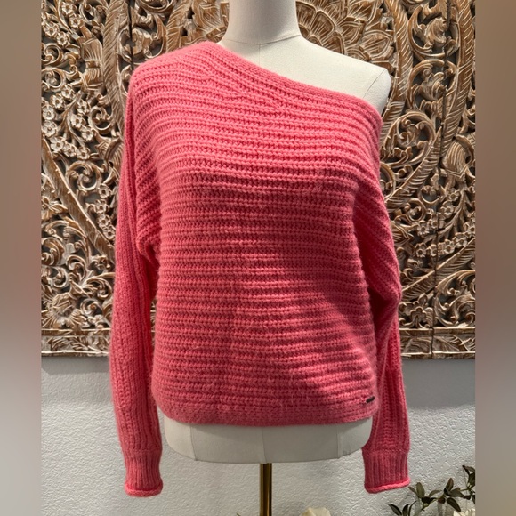Abercrombie & Fitch Pink Off-Shoulder Romantic Knit Sweater - Picture 2 of 16